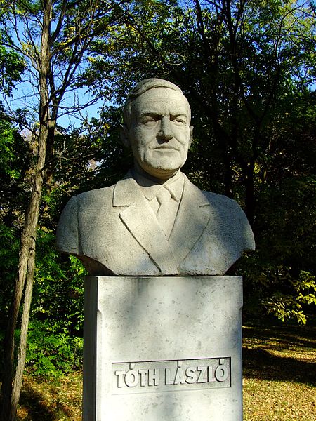 Tóth László szobra a Noszlopy Gáspár parkban