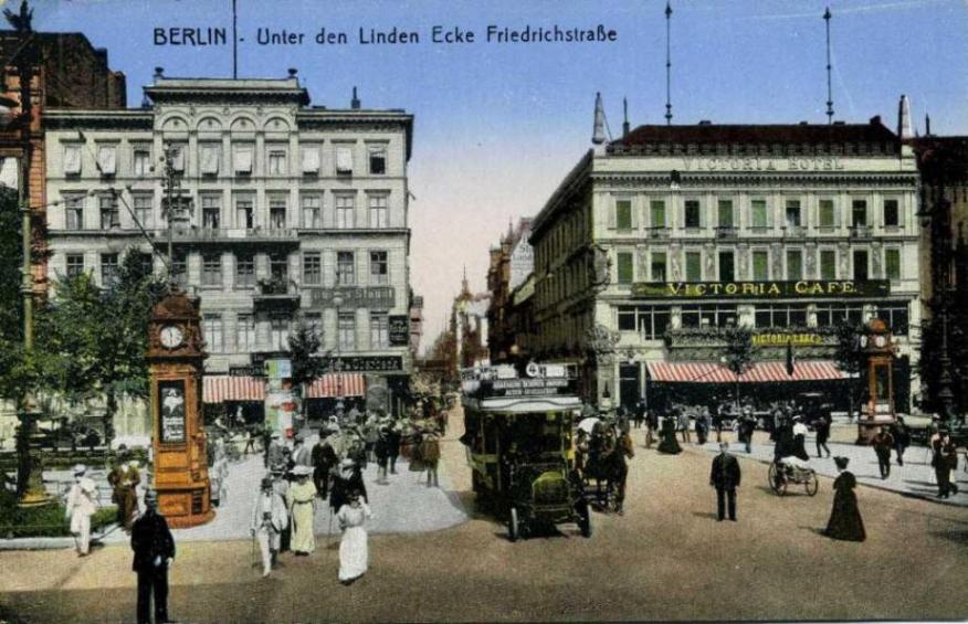 1906 novemberében szerény ösztöndíjjal külföldre utazik. A telet Berlinben tölti.